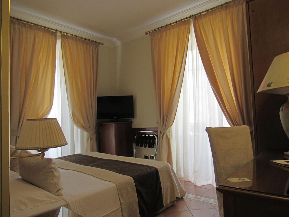 Hotel Akropolis - Museum Hotel Taranto Ngoại thất bức ảnh