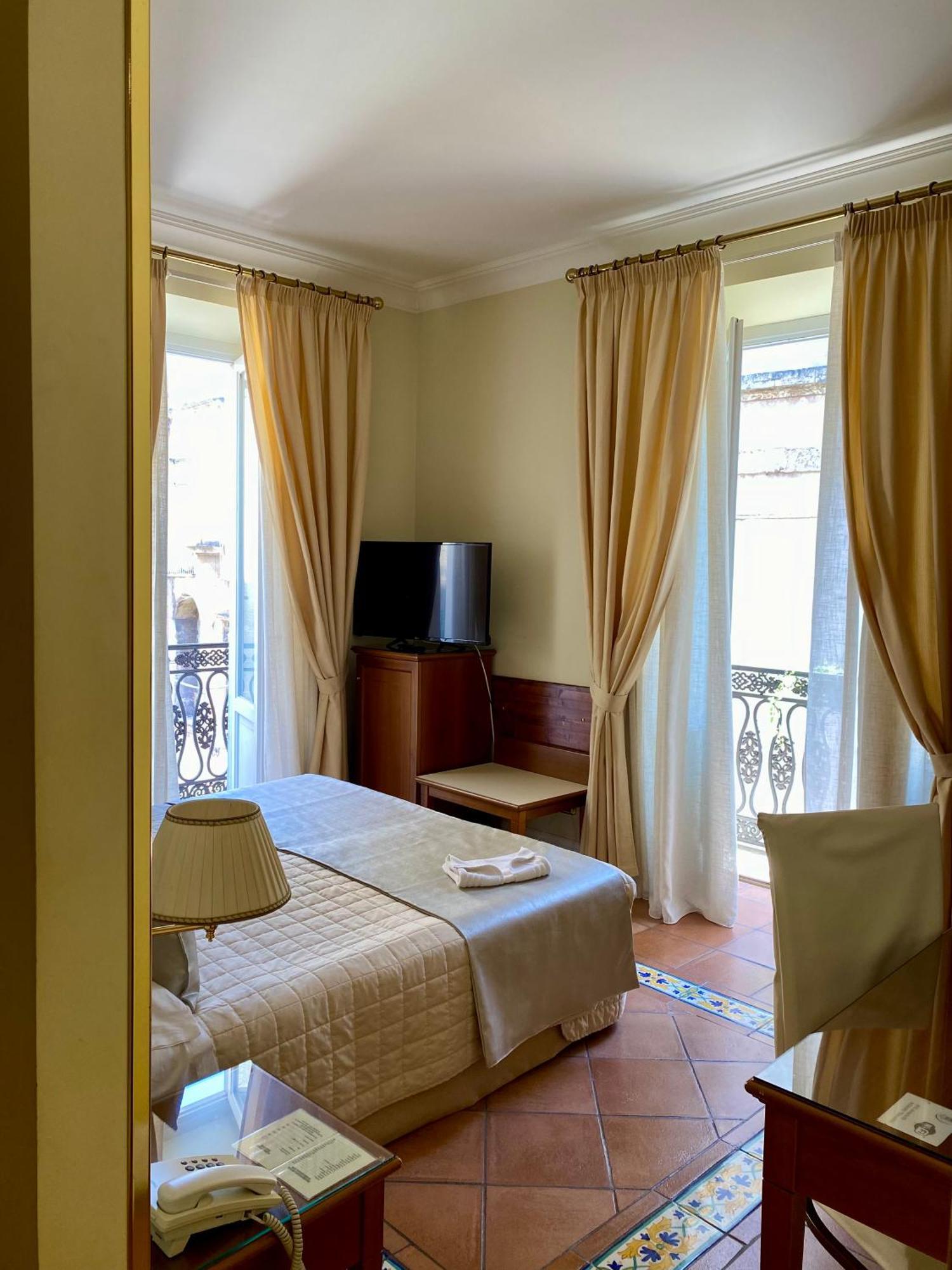 Hotel Akropolis - Museum Hotel Taranto Ngoại thất bức ảnh